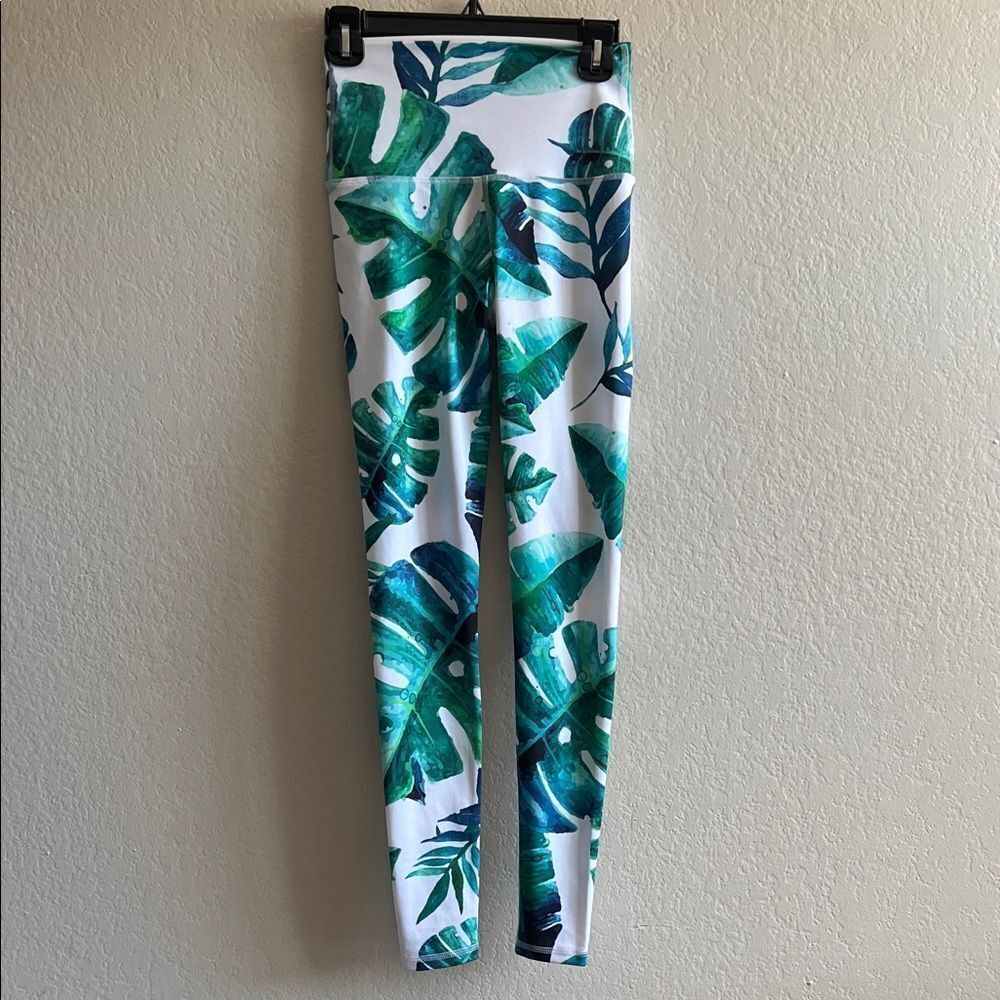 NWOT Mika Yoga Wear Palm Leaves Tropical Print Leggings in Size S/M